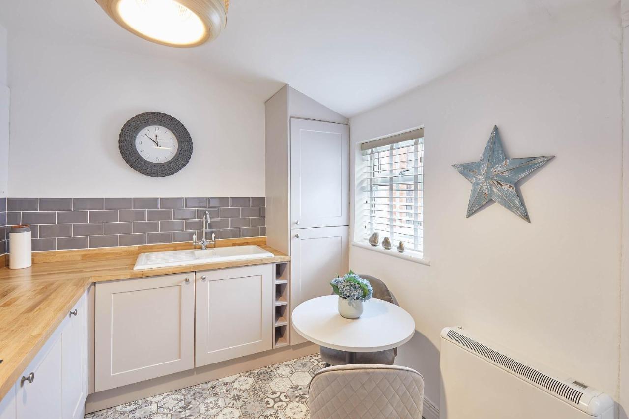 Host & Stay - Den At Westcliff 휫비 외부 사진