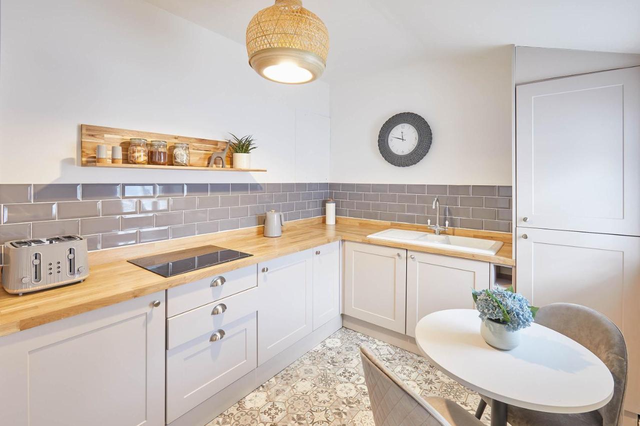 Host & Stay - Den At Westcliff 휫비 외부 사진
