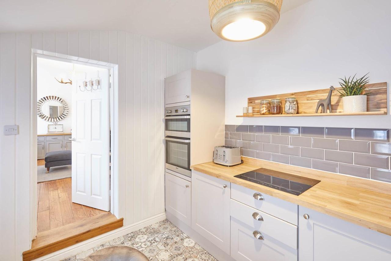 Host & Stay - Den At Westcliff 휫비 외부 사진